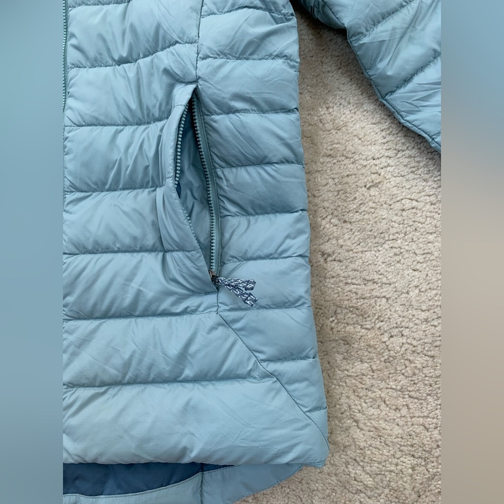 Patagonia Girls Size L, 12, Drop-Tail Down Sweater Puffer Coat in Thermal Blue - Picture 6 of 10